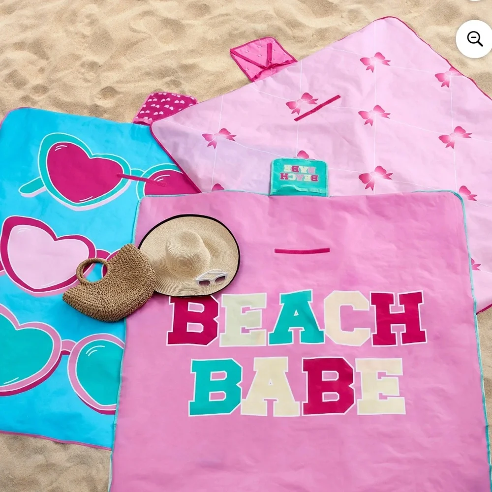 Paris Hilton Sunnies 60x70” foldable beach picnic blanket NWT